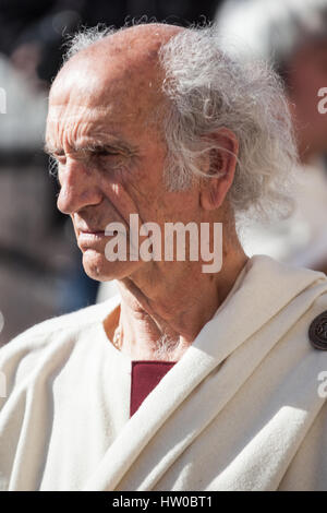 Reenactment der "Iden des März", die "Tötung durch einige römische Senatoren von Gaius Julius Caesar. Unterstützt von seinem Sohn Brutus. Die auf dem Aventin-Hügel stattfand. Stockfoto