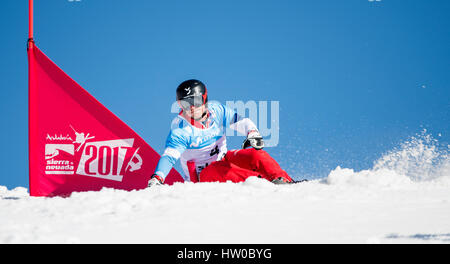 Sierra Nevada, Spanien. 14. März 2017. Nevin Galmarini (Schweiz), während die Männer Parallelslalom der FIS Snowboard-Weltmeisterschaften am 14. März 2016 in Sierra Nevada, Spanien. Bildnachweis: David Gato/Alamy Live-Nachrichten Stockfoto