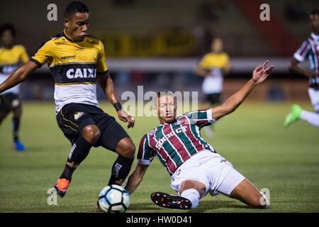 Mesquita, Brasilien. 15. März 2017. Richarlison und Diego Mateus für Fluminense Vs Criciuma von Brasilien-Cup statt im Stadion Giulite Coutinho in Mesquita, RJ. Bildnachweis: Celso Pupo/FotoArena/Alamy Live-Nachrichten Stockfoto