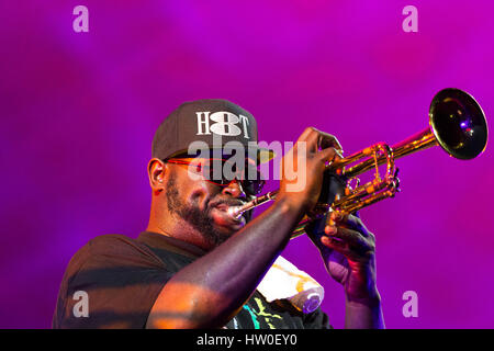 Adelaide, South Australia, Australien. 10. März 2017. Die Hot 8 Brass Band aus New Orleans beim Womadelaide 2017 Musik Festival statt zwischen 10-13 März 2017 in Adelaide, South Australia Credit: Gary Francis/ZUMA Draht/Alamy Live News Stockfoto