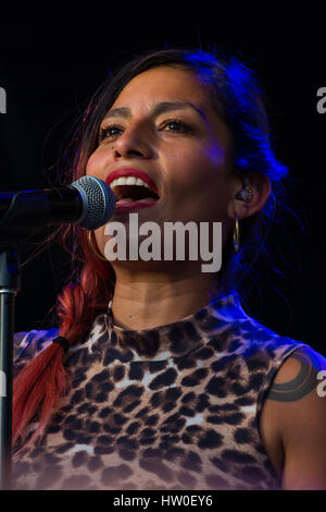 Adelaide, South Australia, Australien. 10. März 2017. Ana Tijoux aus Lateinamerika führt beim Womadelaide 2017 Music Festival vom 10.-13. März 2017 in Adelaide, South Australia Credit: Gary Francis/ZUMA Draht/Alamy Live News Stockfoto