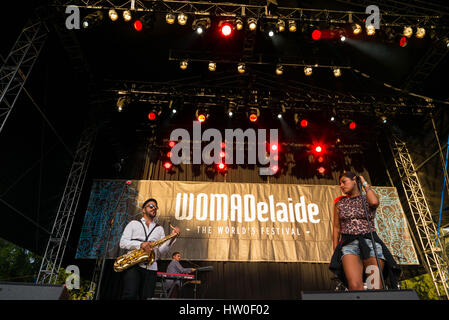 Adelaide, South Australia, Australien. 10. März 2017. Ana Tijoux (R) aus Lateinamerika führt beim Womadelaide 2017 Music Festival vom 10.-13. März 2017 in Adelaide, South Australia Credit: Gary Francis/ZUMA Draht/Alamy Live News Stockfoto