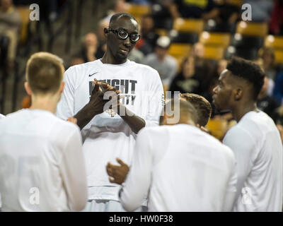 Orlando, FL, USA. 15. März 2017. Zentral-Florida center Tacko Herbst (24) vor Beginn der 1. Runde der NIT-Basketball-Spiel zwischen dem Colorado Buffaloes und UCF Knights im CFE Arena in Orlando, FL. Romeo T Guzman/CSM/Alamy Live News Stockfoto