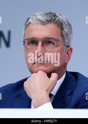 Wolfsburg, Deutschland. 14. März 2017. Rupert Stadler, Vorstandsvorsitzender der Audi AG, spricht bei der jährlichen Pressekonferenz für die Volkswagen AG in der Unternehmenszentrale in Wolfsburg, Deutschland, 14. März 2017. Foto: Rainer Jensen/Dpa/Alamy Live-Nachrichten Stockfoto