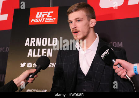 London, UK. 16. März 2017. Arnold Allen wird von Medien vor seinem nächsten Kampf bei UFC London befragt: Medientag Glazers Hall, London, England. Foto: Dan Cooke.16 Dezember 2017 Credit: Dan Cooke/Alamy Live-Nachrichten Stockfoto