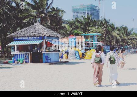 Da Nang, Da Nang, China. 20. März 2017. Vietnam-20. März 2017: (nur zur redaktionellen Verwendung. CHINA HERAUS). Scnery von der My Khe Beach in Da Nang, Vietnam. Vietnams schönsten Strand und "Miami in Asien" genannt, hieß die weißen Sandstrand 20-Meile Strecke von My Khe Beach durch die amerikanischen Truppen, die während des Vietnamkrieges besucht. Bildnachweis: SIPA Asien/ZUMA Draht/Alamy Live-Nachrichten Stockfoto