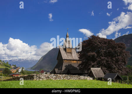 Hopperstad Stabkirche Kirche außerhalb der Ortschaft Vikoyri in Vik Kommune, Sogn Og Fjordane Grafschaft, Norwegen. Stockfoto