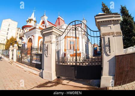 SAMARA, Russland - 11. März 2017: Fisheye Ansicht der Klodt Villa in sonniger Tag in Samara, Russland. Architektonische Wahrzeichen der Stadt Stockfoto