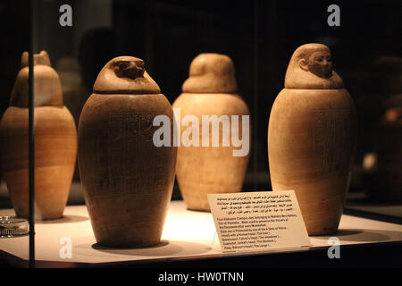 Alabaster Kanopen auf dem Display an der Mumifizierung Museum in Luxor Stockfoto