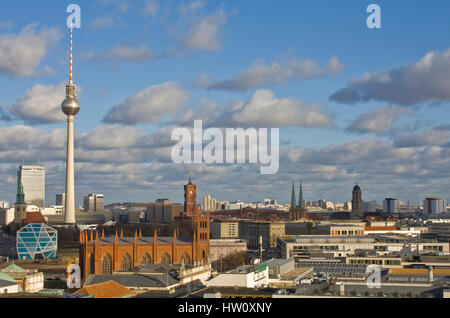 Blick über das Zentrum von Berlin. Blick vom französischen Dom Aussichtsplattform, horizontale richten Bild Stockfoto