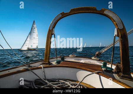 Nantucket Island, Cape Cod, MA Segeln Sie Regatten. Nantucket, eine kleine isolierte Insel vor Cape Cod, Massachusetts, ist ein Sommerreiseziel mit du Stockfoto