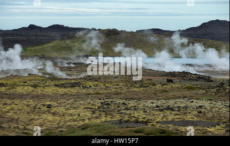 Geothermische Gebiet in Krísuvík Vulkangebiet Island, Rauchen Felder der vulkanischen Lava. Stockfoto