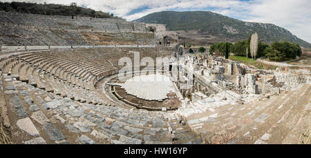 Panorama der großen Theater in den Ruinen von Ephesos in Selcuk, Türkei Stockfoto