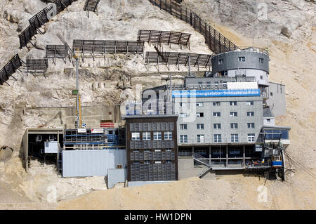 Zugspitze - verschneiten entfernten Haus, Zugsitze - Schneefernerhaus Stockfoto