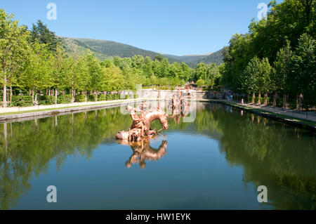 Carrera de Caballos Brunnen. La Granja de San Ildefonso, Provinz Segovia, Castilla-León, Spanien. Stockfoto