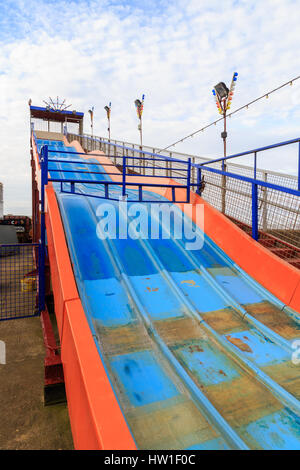 Hunstanton, England - März 10: Wasserrutsche in Hunstanton Jahrmarkt/Kirmes. in Hunstanton, Norfolk, England. Am 10. März 2017. Stockfoto