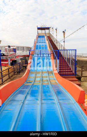 Hunstanton, England - März 10: Wasserrutsche in Hunstanton Jahrmarkt/Kirmes. in Hunstanton, Norfolk, England. Am 10. März 2017. Stockfoto