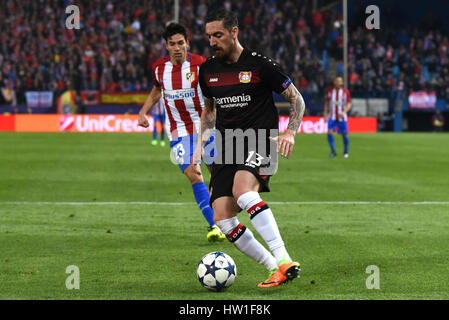 Madrid, Spanien. 15. März 2017. Roberto Hilbert von Bayern Leverkusen in Aktion während der UEFA Champions League Runde der 16 zweite Bein Match zwischen Atletico de Madrid und Bayer 04 Leverkusen im Stadion Vicente Calderón in Madrid. Bildnachweis: Jorge Sanz/Pacific Press/Alamy Live-Nachrichten Stockfoto