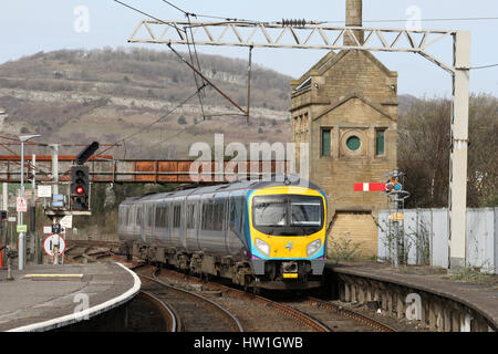 Klasse 185 Desiro Diesel Triebzug Ankunft in Carnforth Bahnhof mit einem nördlichen Schiene Passagier-Service von Barrow-in-Furness, Lancaster Stockfoto