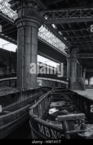 Komplexe Geometrie von Viadukten und Brücken: Bridgewater Canal Bassin, Castlefield, Manchester Stockfoto