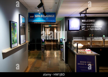 OSLO, Norwegen - 21. Januar 2017: Flughafen Innenraum, SAS Lounge, Eintritt in die SAS-Gold Stockfoto