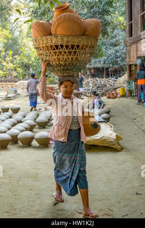 Die Terrakotta-Töpfe in Yandabo, Myanmar Stockfoto