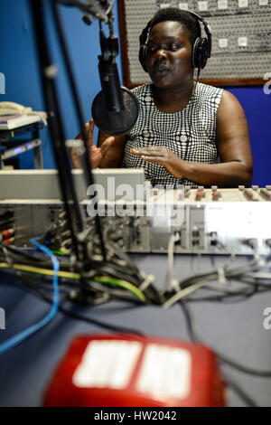 UGANDA, Arua, Radiosender Radio Pacis, Reporter ON AIR Radio