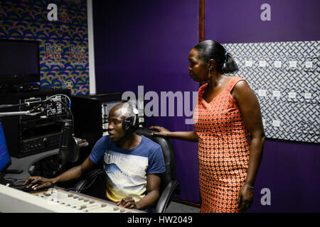 UGANDA, Arua, Radiosender Radio Pacis, Reporter ON AIR Radio