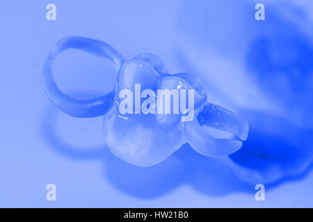 neue Nylon Prothese für einen Patienten mit einem teilweisen Verlust der Zähne Stockfoto