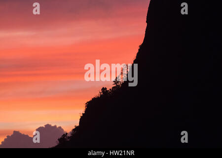 Sonnenuntergang am Petit Piton, St. Lucia Stockfoto