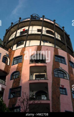 Die Grüne Zitadelle von Magdeburg war das letzte Bauwerk von Friedensreich Hundertwasser geplant und wurde nur fünf Jahre nach seinem Tod fertiggestellt Stockfoto