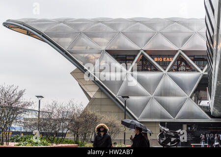 Crossrail-Einkaufszentrum in Canary Wharf, eine der zwei Bankenviertel Londons. Stockfoto