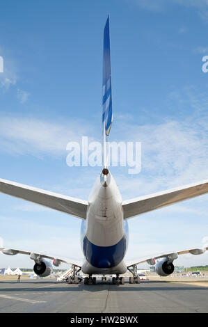 Weiten Blick über Airbus A380 Tail und Seitenruder Querruder auf der Farnborough Airshow, Hampshire, UK Stockfoto