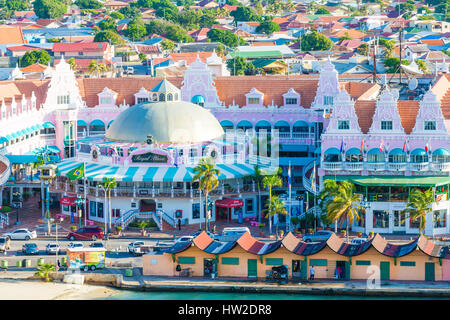 Bunte Gebäude in Oranjestad auf der Insel Aruba Stockfoto