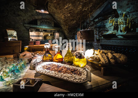 Mittelalterliche Interieur des berühmten Rozengrals Restaurant in der Altstadt von Riga, Hauptstadt der Republik Lettland Stockfoto