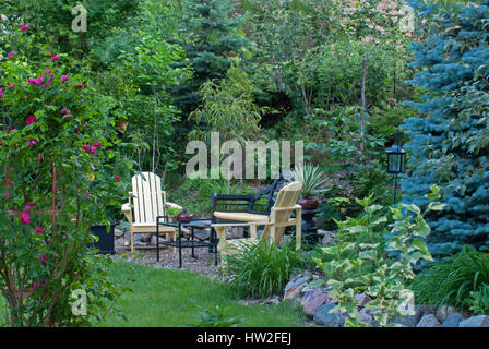 Sitzecke im Garten Stockfoto