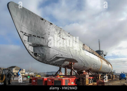 Merseytravel u-Boot U 534 bekommt in den Birkenhead Docks in Stücke geschnitten. Es ist jetzt eine statische Anzeige am Fährterminal Woodside in Birkenhead. Stockfoto
