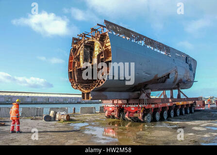 Merseytravel u-Boot U 534 bekommt in den Birkenhead Docks in Stücke geschnitten. Es ist jetzt eine statische Anzeige am Fährterminal Woodside in Birkenhead. Stockfoto
