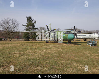 Antonow An-26 "Curl" an der polnischen Luftfahrtmuseum Krakau in Polen Stockfoto