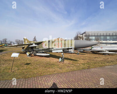 MiG-23 MF "Flogger" an der polnischen Luftfahrtmuseum Krakau in Polen Stockfoto