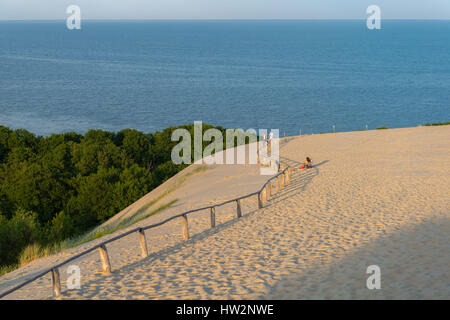 Blick Süden auf Russisch - litauischen Grenze von der Parnidis Düne auf die Kurische Nehrung, Nida, Litauen, Osteuropa Stockfoto