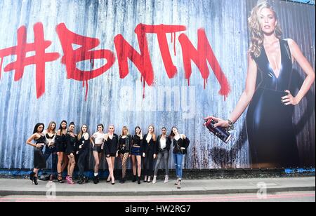 (links nach rechts) Teilnehmer Talulah-Eve Brown, Alannah Beirne, Bianca Thomas, Tallulah Bluebell, Chloe Lockley-Middleton, Simone Murphy, Eleanor Sippings, Abby Heaton, Victoria Ton, Jennifer Malengele und Anastasia Ellis, während der Start für die neue Staffel von Britain es Next Top Model am Village Underground, London. Stockfoto