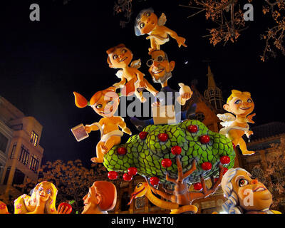 VALENCIA, Spanien - März 16: Las Fallas, Papermache Modelle werden während der traditionellen Feier im Lob des Heiligen Josef am 16. März 2013, in Va angezeigt Stockfoto