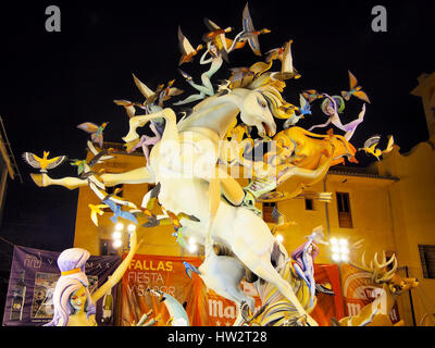 VALENCIA, Spanien - März 16: Las Fallas, Papermache Modelle werden während der traditionellen Feier im Lob des Heiligen Josef am 16. März 2013, in Va angezeigt Stockfoto