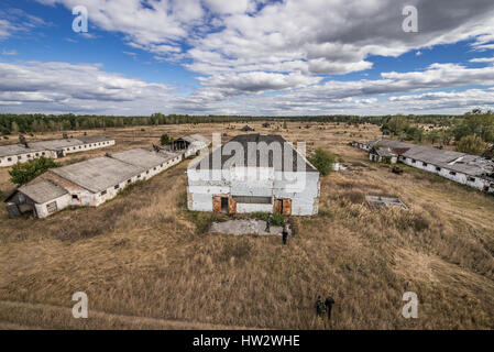 Schwein Häuser der Kolchose in verlassenen Mashevo Dorf von Tschernobyl Nuclear Power Plant Zone der Entfremdung Umgebung Reaktorkatastrophe, Ukraine Stockfoto