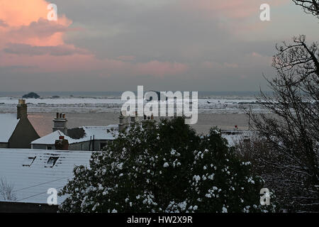 Auf Dächer in Clontarf Dublin Bay, 2010, Dublin, Irland Schneefall Stockfoto