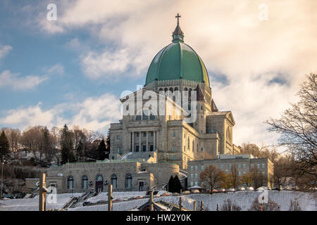St.-Josephs-Oratorium mit Schnee - Montreal, Quebec, Kanada Stockfoto