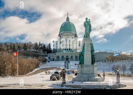 St.-Josephs-Oratorium mit Schnee - Montreal, Quebec, Kanada Stockfoto