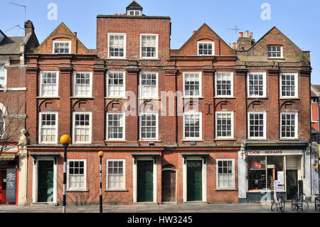 Historischen 17. Jahrhundert Reihenhaus befindet sich in Newington Green, Nord-London-UK Stockfoto