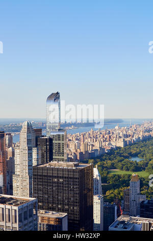 Central Park erhöhte Ansicht im warmen Morgenlicht, New York klaren blauen Himmel Stockfoto